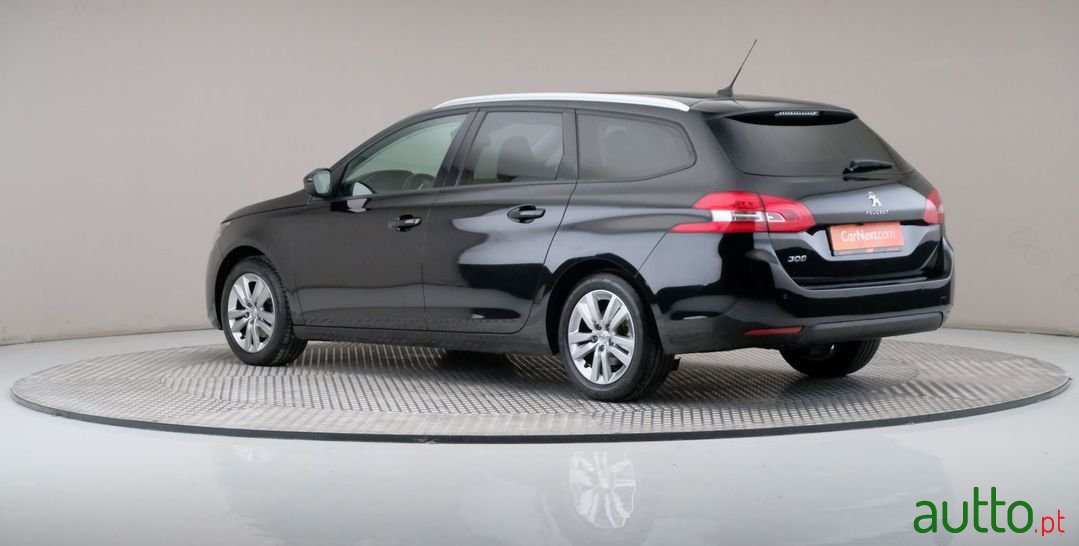 2017' Peugeot 308 Sw photo #2
