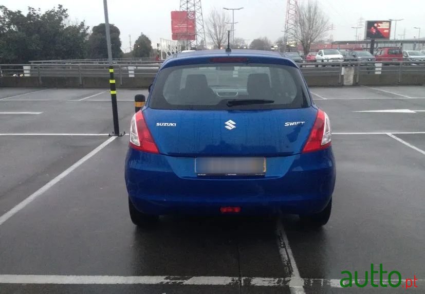 2011' Suzuki Swift photo #4