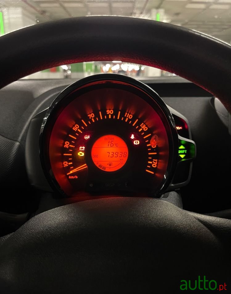 2015' Peugeot 108 photo #6