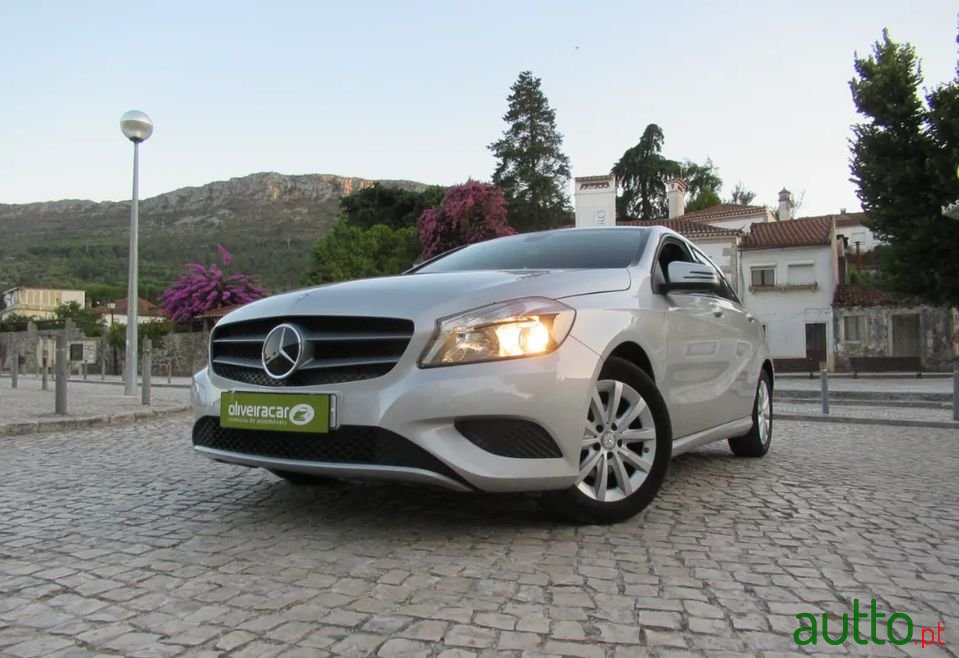 2015' Mercedes-Benz A-180 photo #3