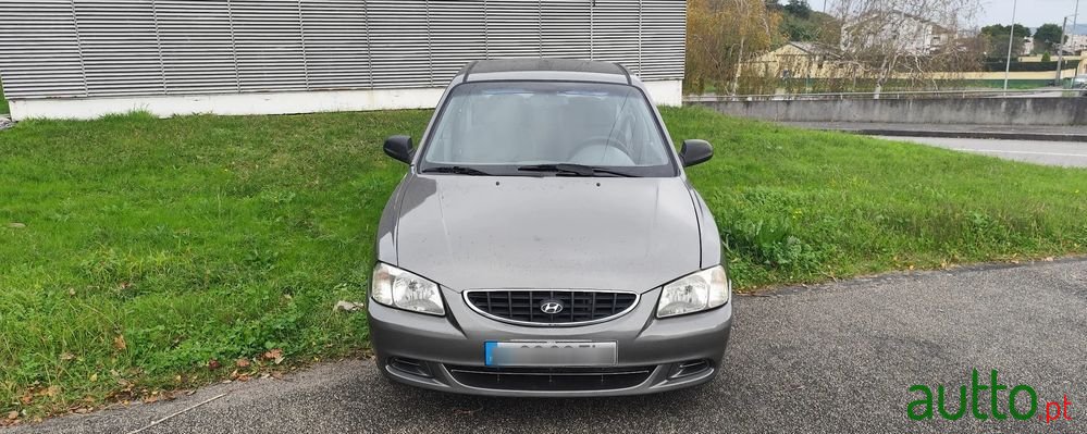 2002' Hyundai Accent 1.3 Gls photo #3