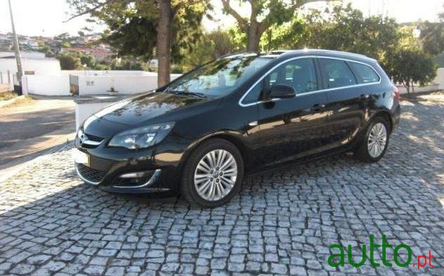 2013' Opel Astra Sport Tourer photo #1