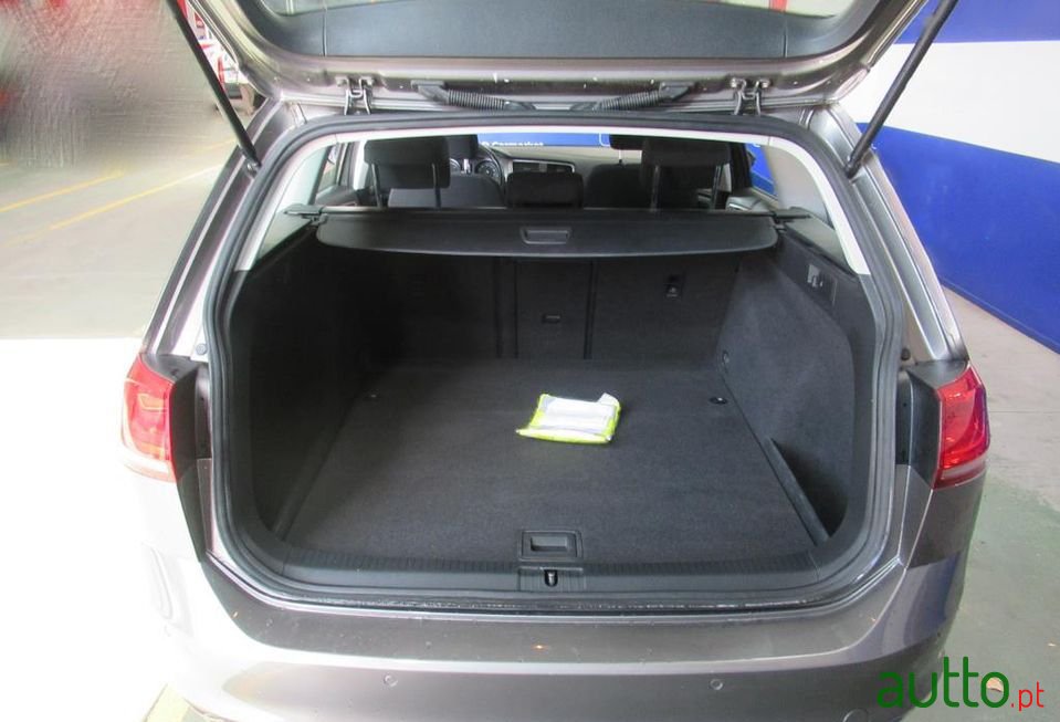 2017' Volkswagen Golf photo #6