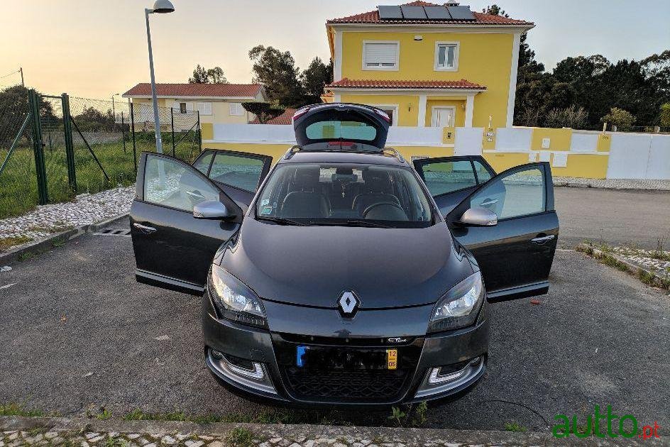 2012' Renault Megane Sport Tourer photo #1