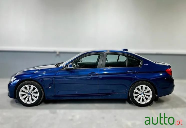 2018' BMW 330 photo #5