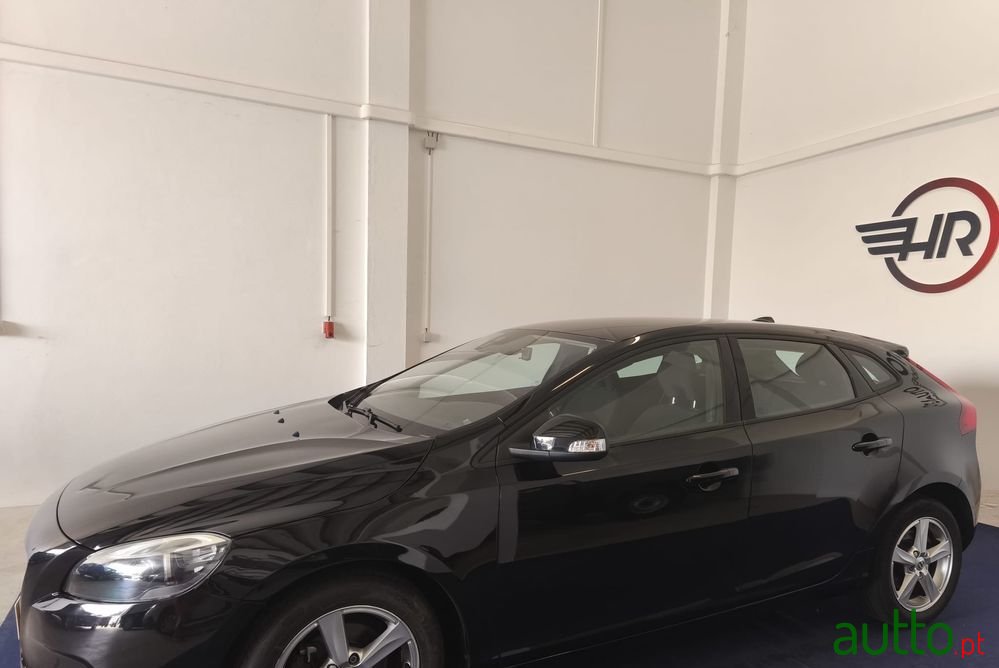 2016' Volvo V40 2.0 D2 Kinetic photo #3