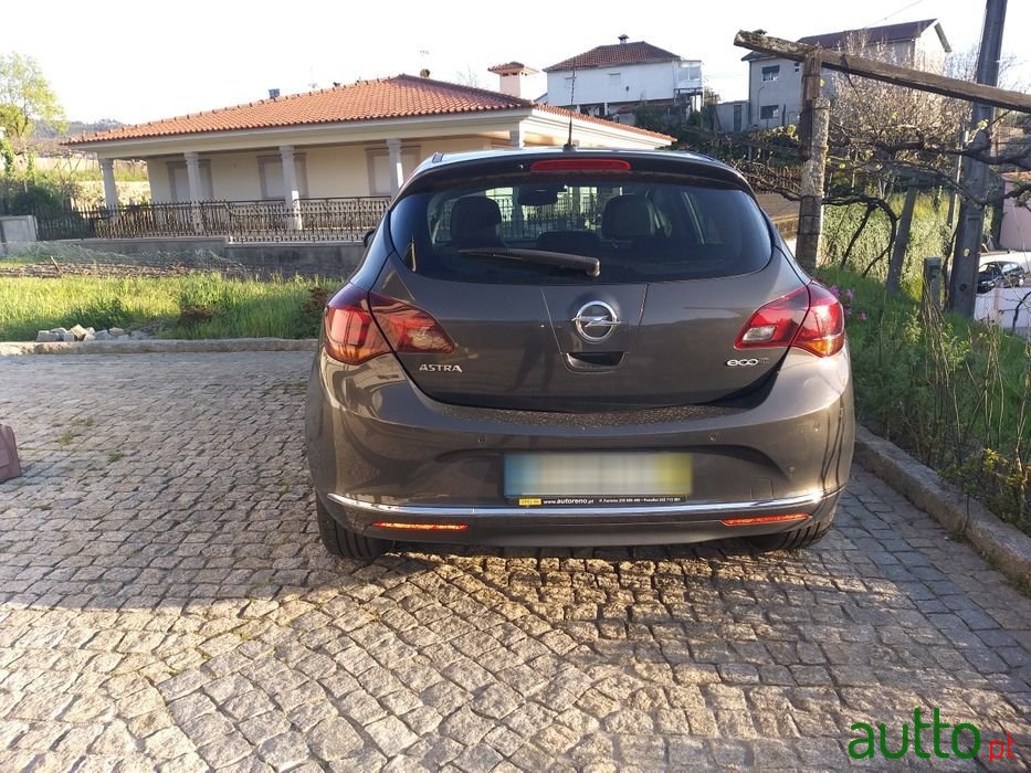 2014' Opel Astra photo #4