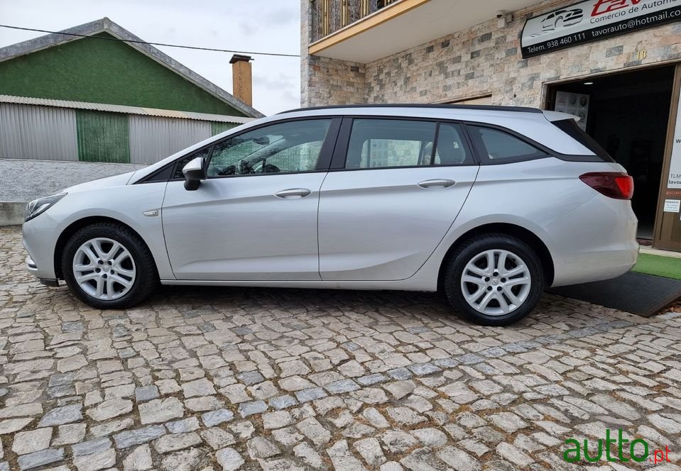 2018' Opel Astra Sports Tourer photo #4