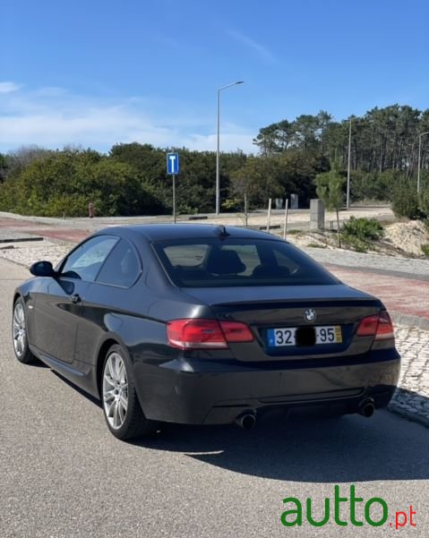 2009' BMW 320 photo #2