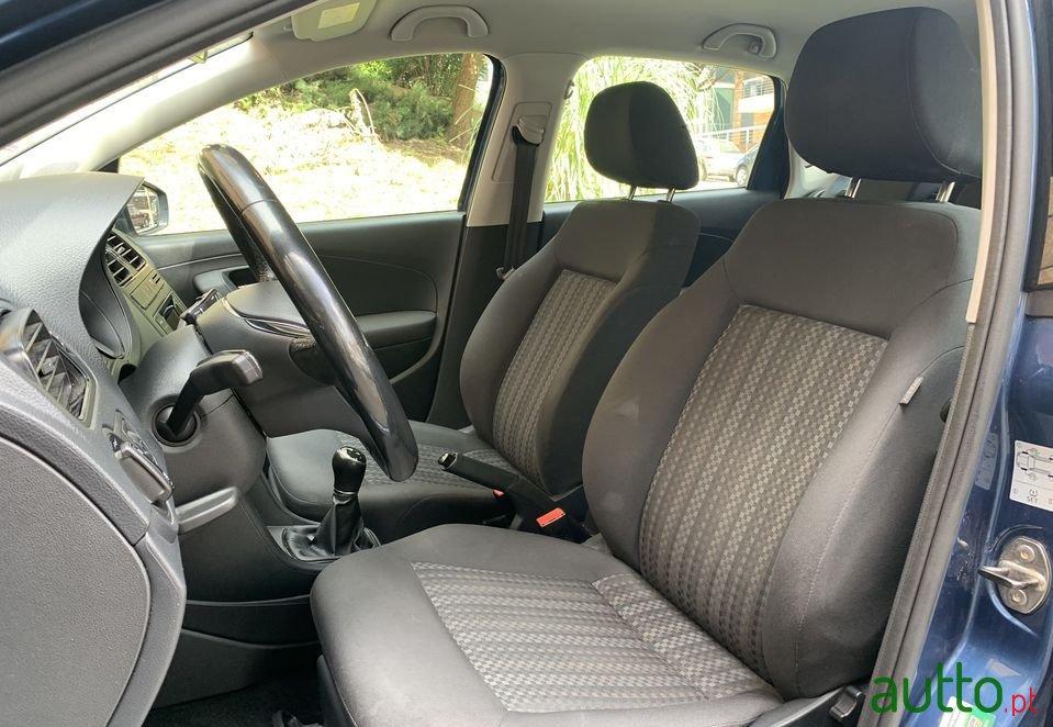 2017' Volkswagen Polo photo #5