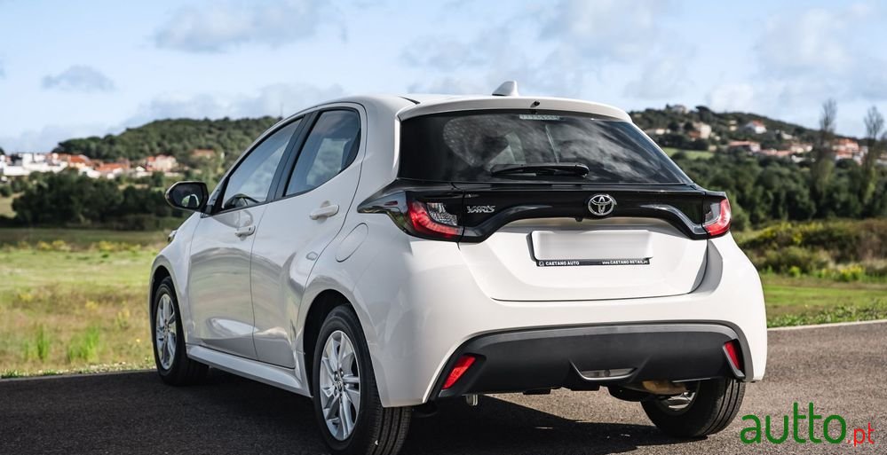 2021' Toyota Yaris photo #2