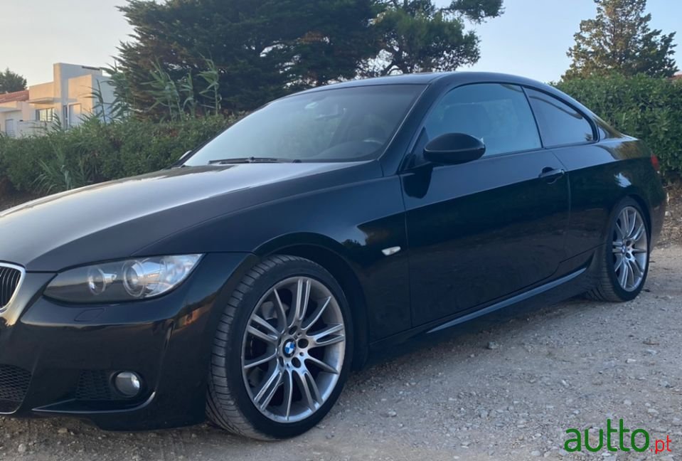 2009' BMW 320 photo #3