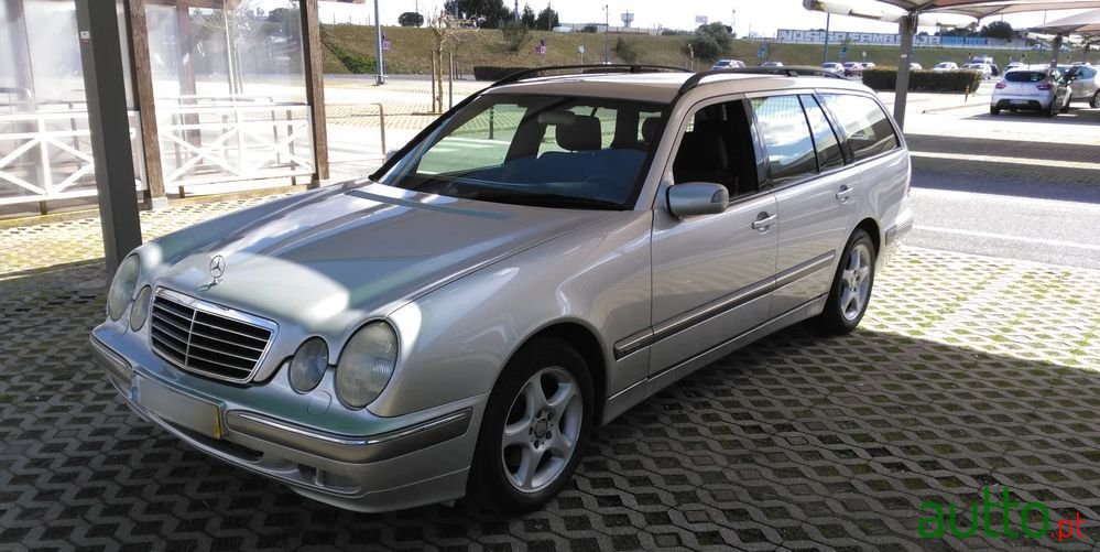 2002' Mercedes-Benz E 270 photo #1