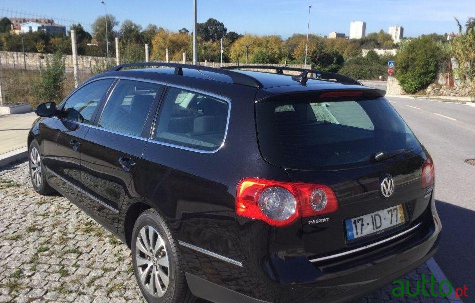 2009' Volkswagen Passat Variant photo #2