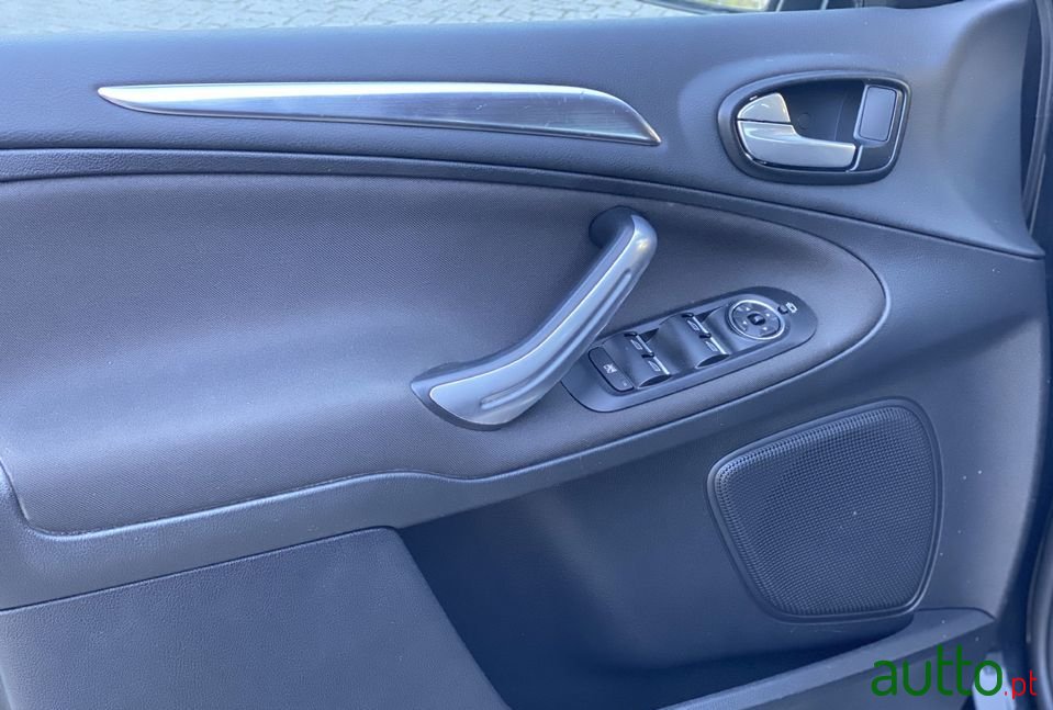 2010' Ford S-Max photo #4