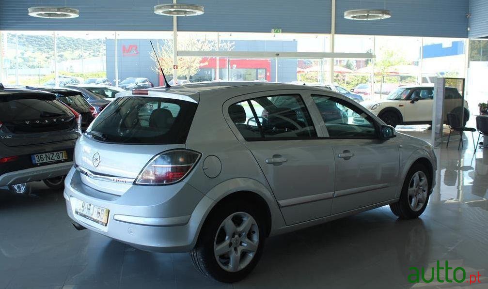 2008' Opel Astra 1.3 Cdti Edition photo #1