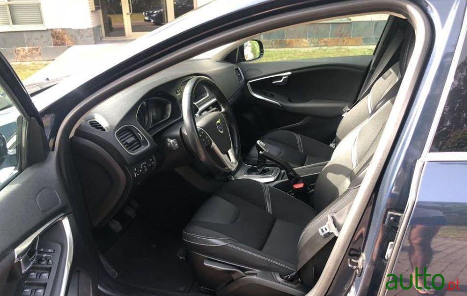 2013' Volvo V40 D2 photo #1