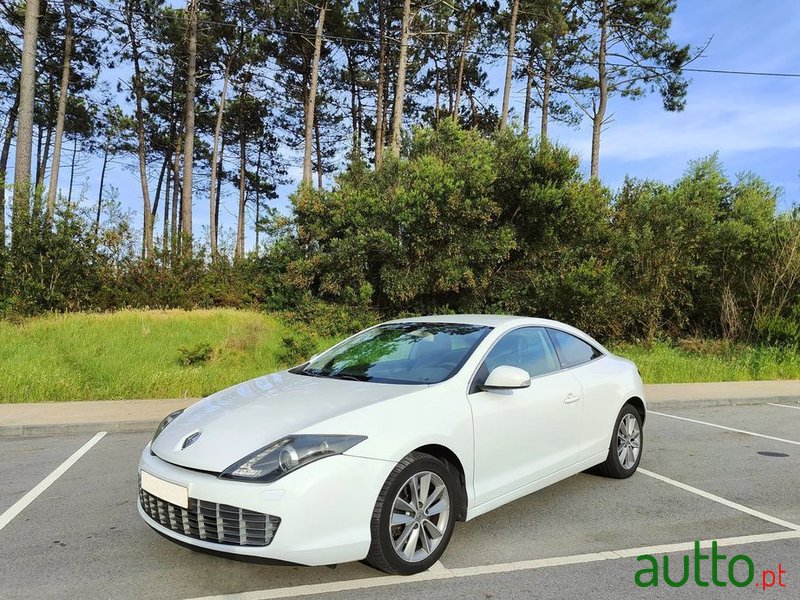 2013' Renault Laguna Coupe photo #2