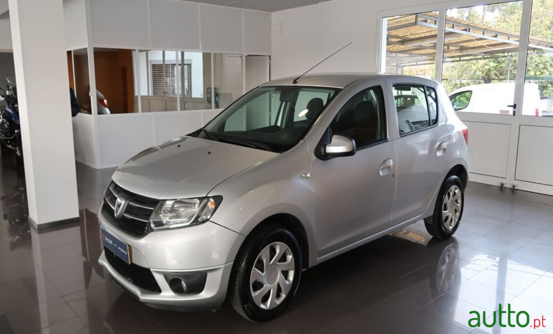 2014' Dacia Sandero photo #1