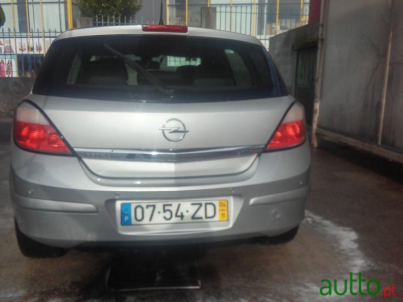 2004' Opel Astra 1.7 Cdti Cosmo M5 photo #2