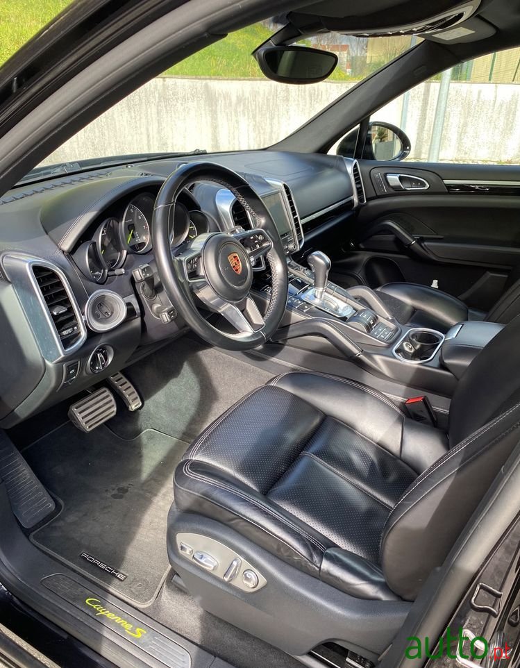 2016' Porsche Cayenne S E-Hybrid Platinum Edition photo #6