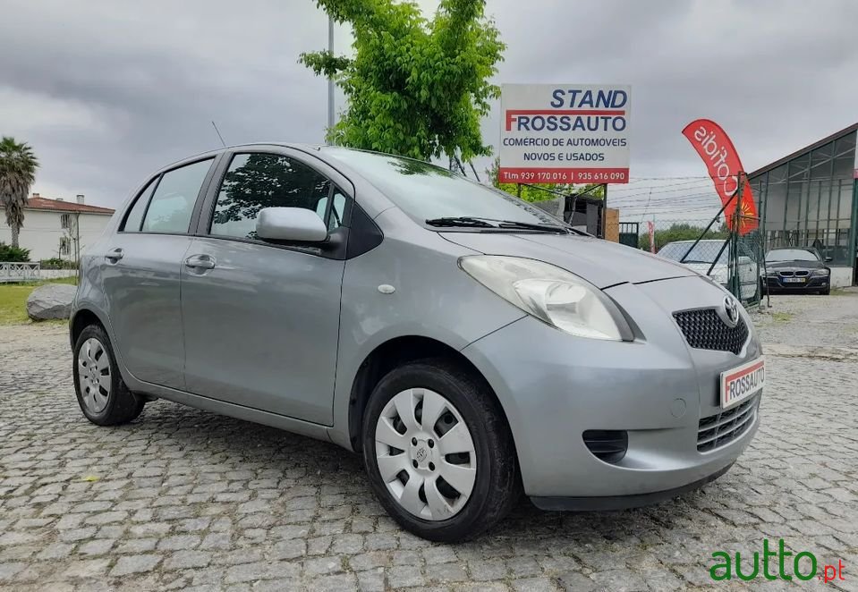 2007' Toyota Yaris photo #2