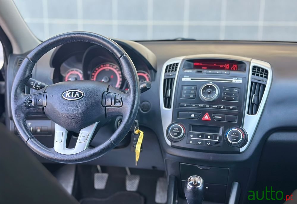 2010' Kia Proceed photo #5