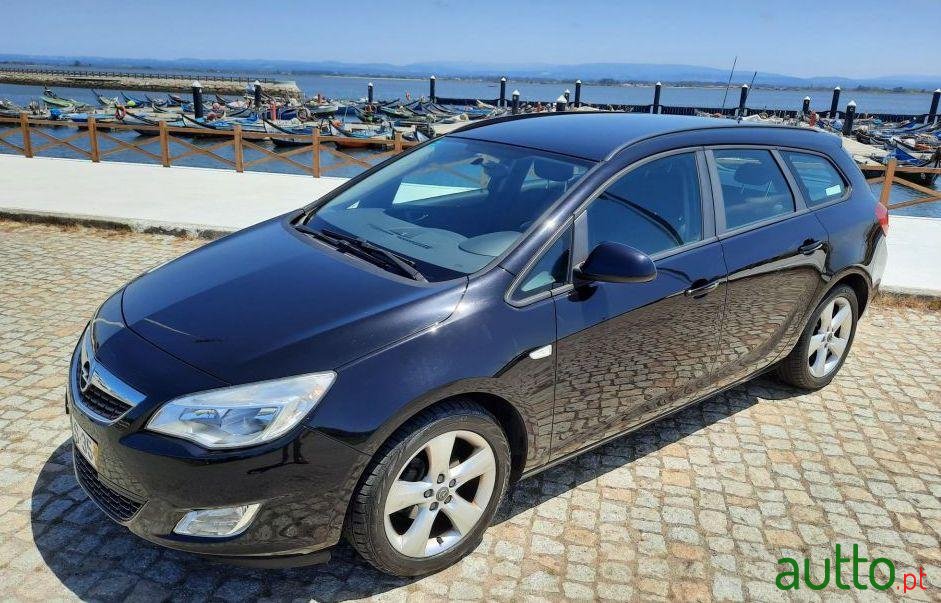2011' Opel Astra Caravan photo #1