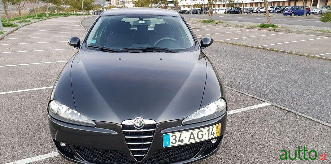 2005' Alfa Romeo 147 1.6 Twin Spark Navigator photo #2