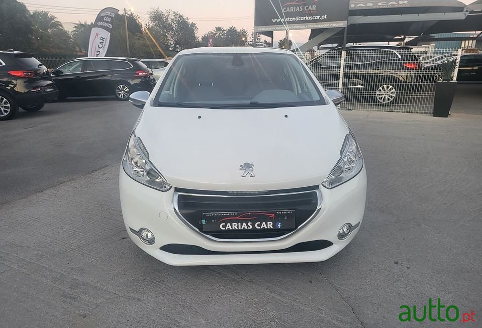 2013' Peugeot 208 photo #3