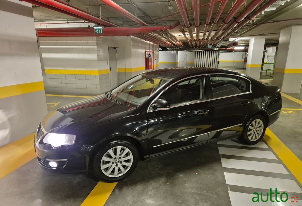 2007' Volkswagen Passat photo #2