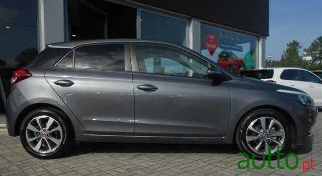 2017' Hyundai i20 1.2 Comfort photo #2