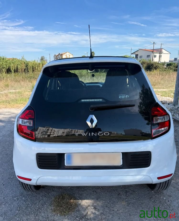 2015' Renault Twingo 1.0 Sce Luxe photo #3