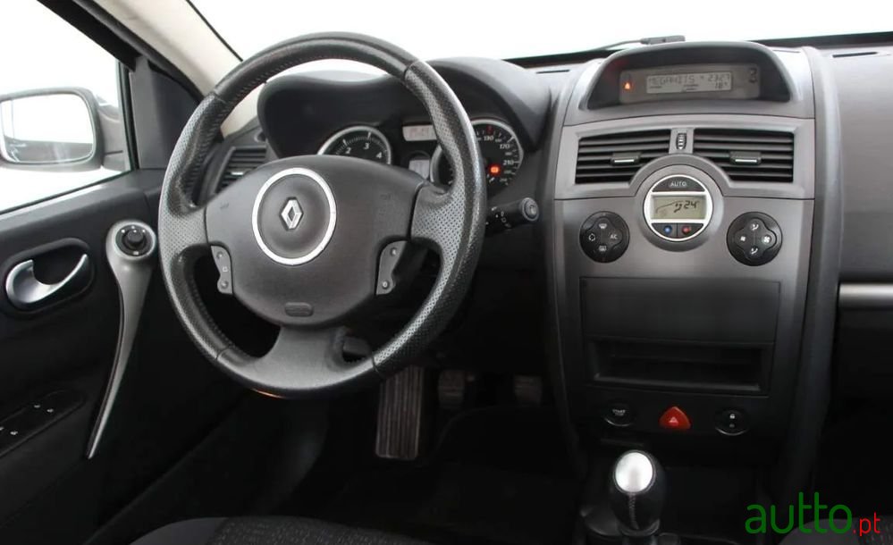 2006' Renault Megane photo #2