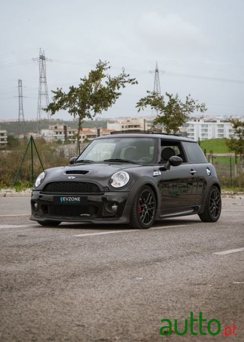 2009' MINI John Cooper Works photo #2