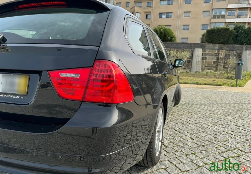 2010' BMW 316 D Touring photo #6