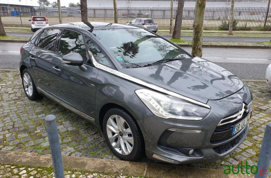 2013' Citroen DS5 photo #2
