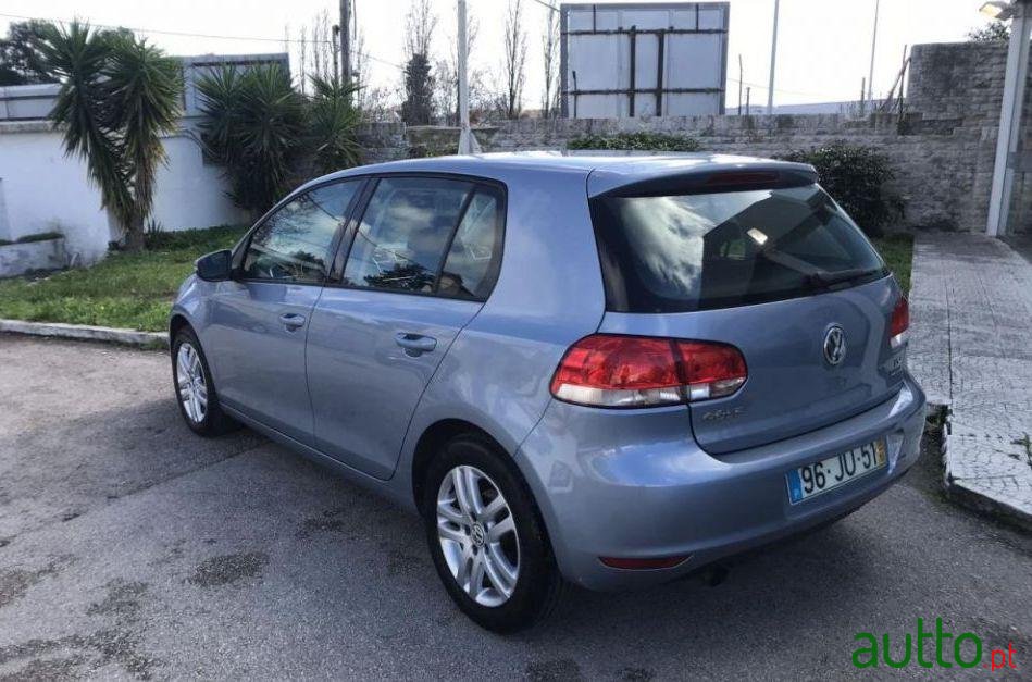 2010' Volkswagen Golf photo #2