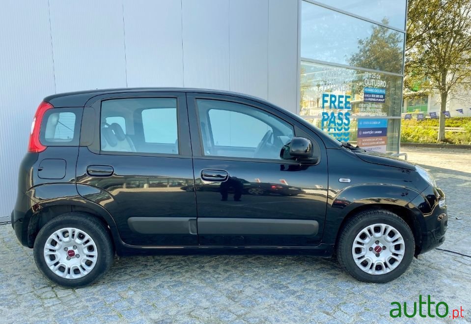 2016' Fiat Panda photo #2