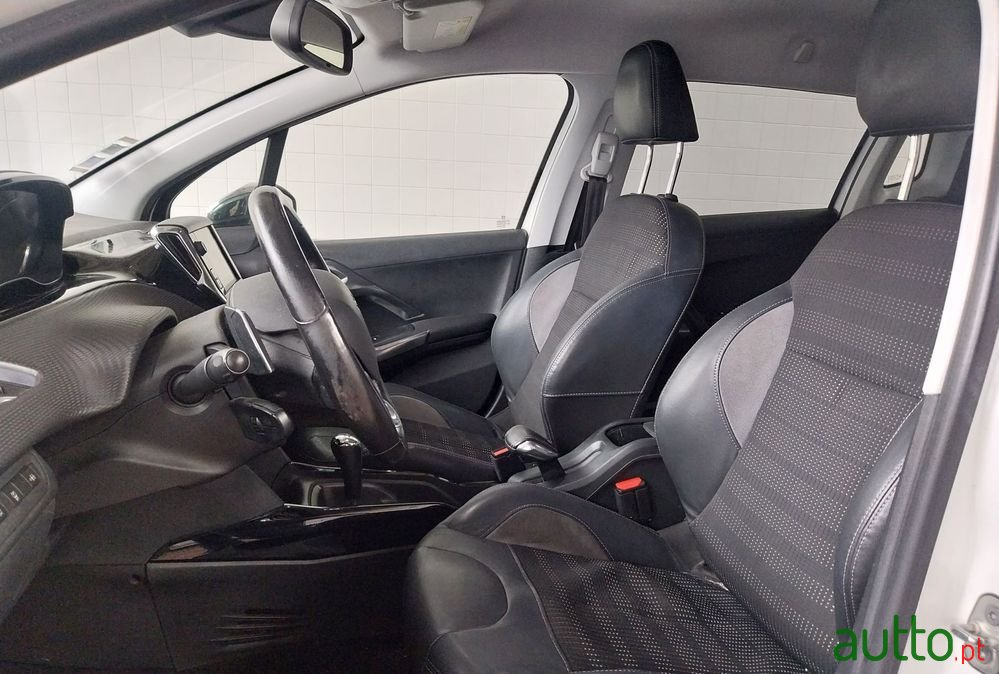 2015' Peugeot 2008 1.6 E-Hdi Allure photo #4
