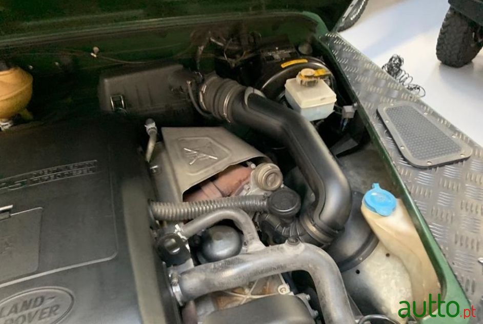 2000' Land Rover Defender 90 Tdi photo #2