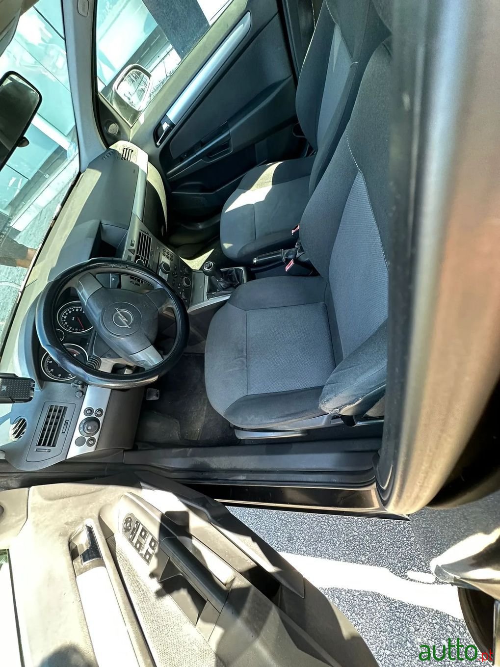 2006' Opel Astra Caravan photo #4