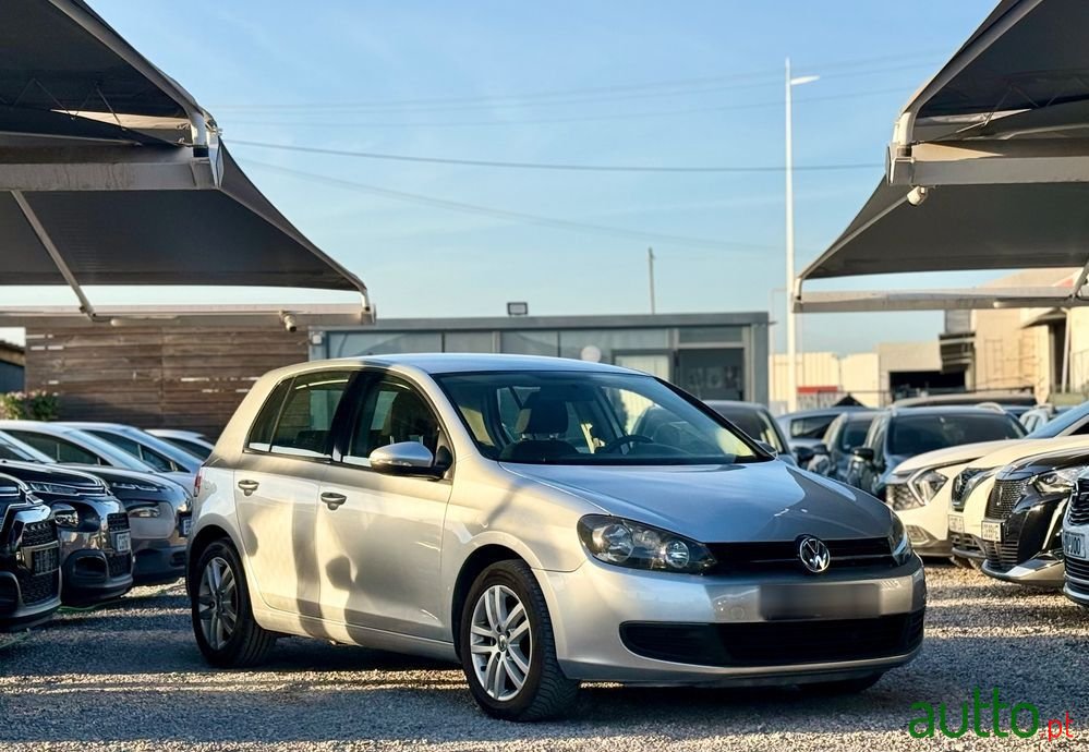 2011' Volkswagen Golf photo #1