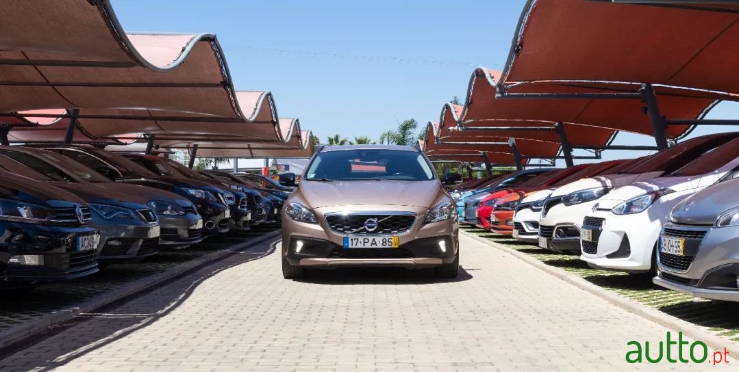 2014' Volvo V40 Cross Country photo #2