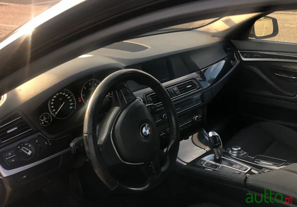 2012' BMW 520 photo #5