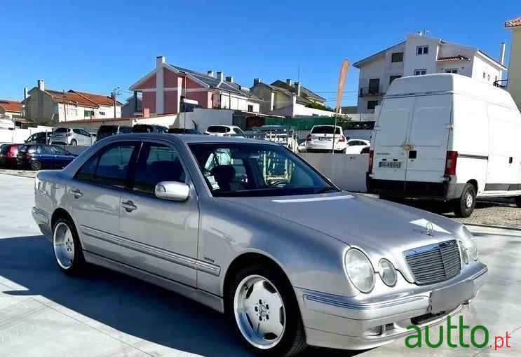 2001' Mercedes-Benz E 220 photo #2
