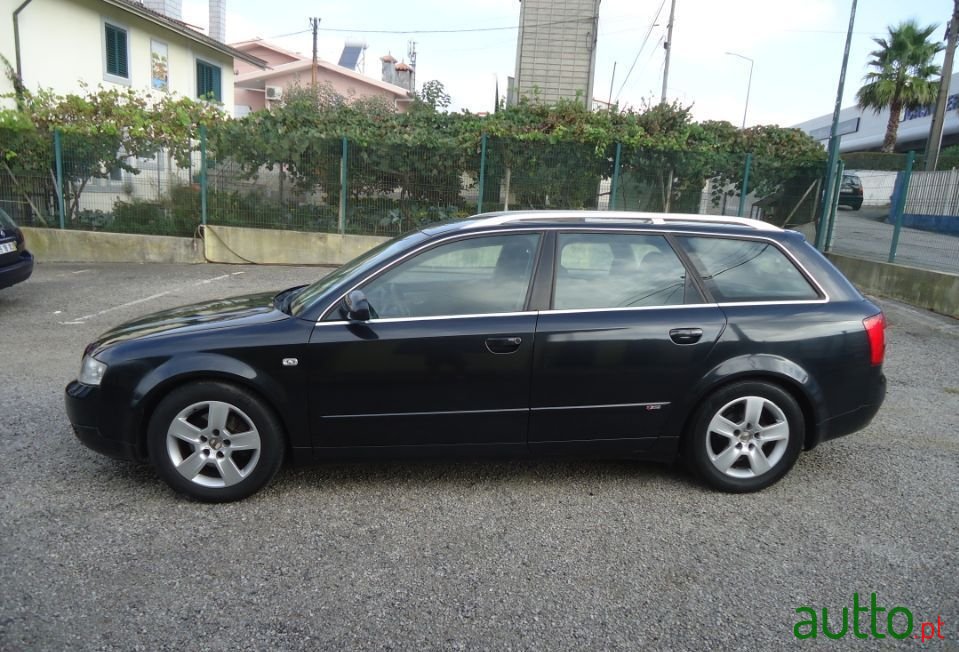 2002' Audi A4 Avant photo #3