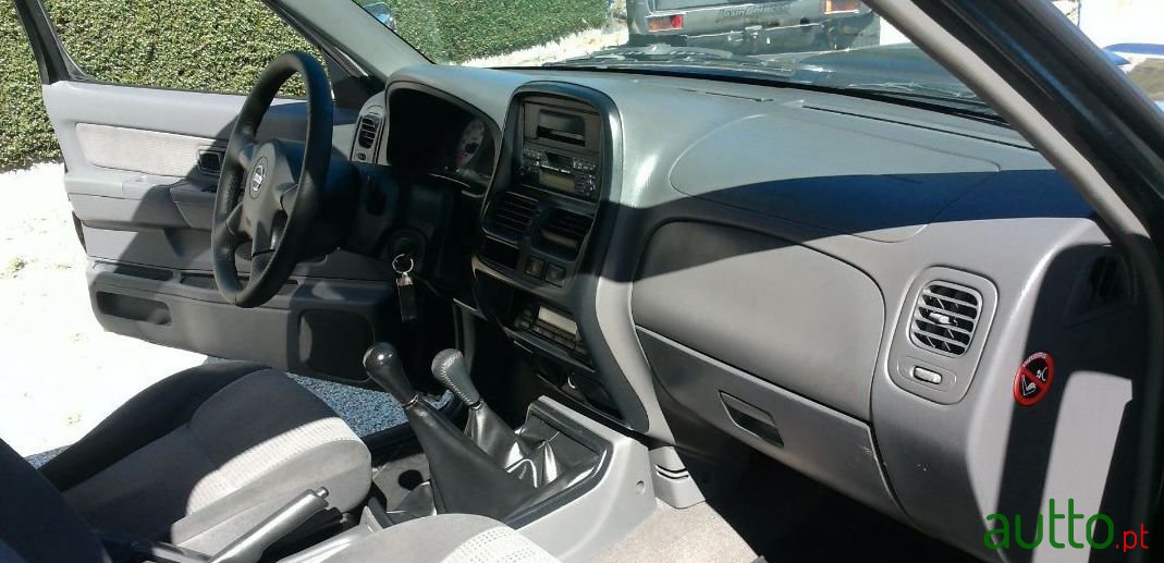 2002' Nissan Navara photo #4