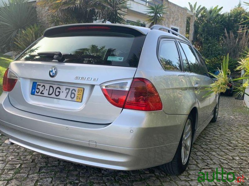2007' BMW 320 D Touring photo #1