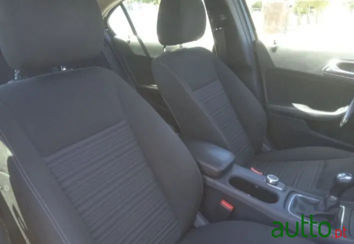 2013' Mercedes-Benz A 180 photo #2